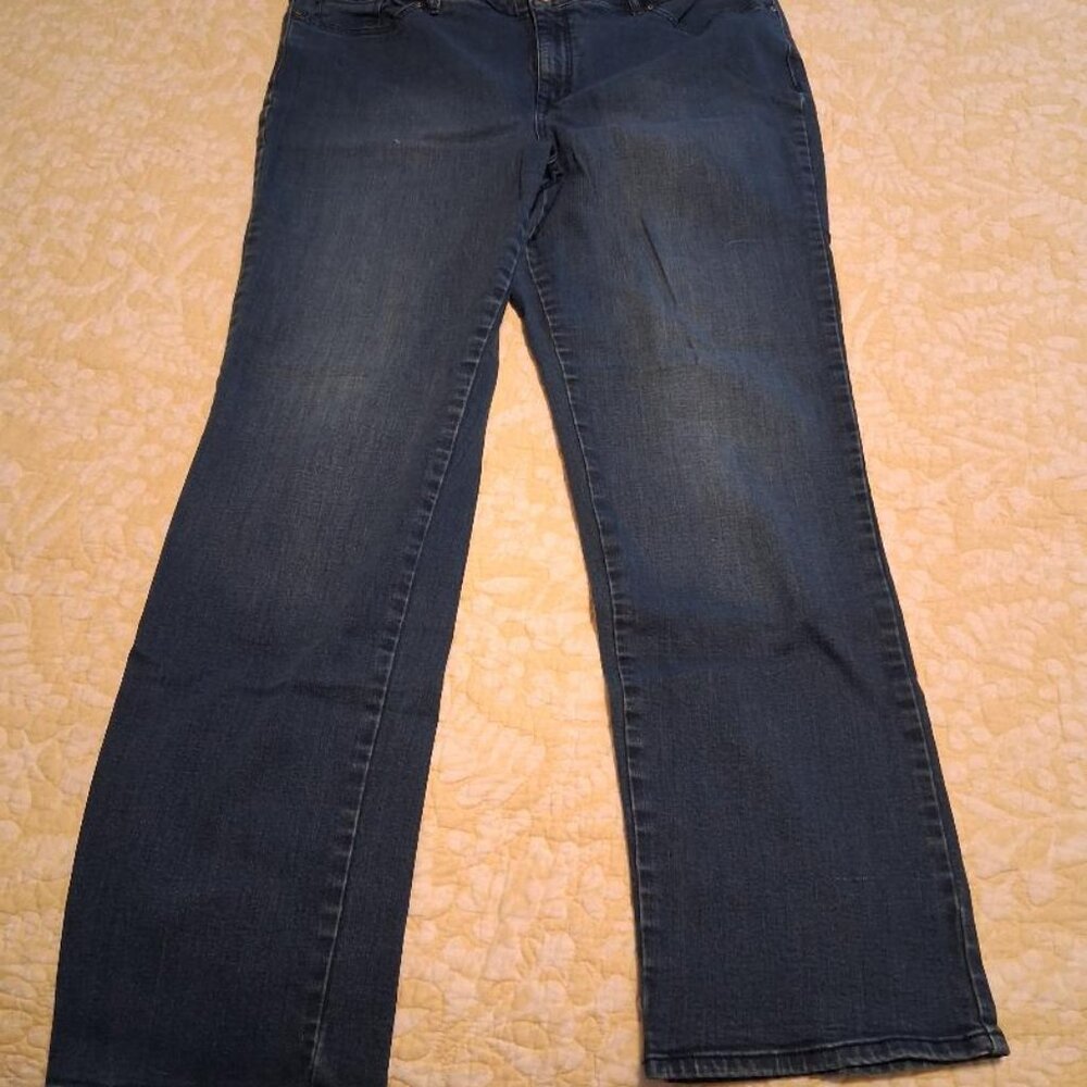 Women's Gloria Vanderbilt brand jeans, Size 18, Dark Blue wash, denim.